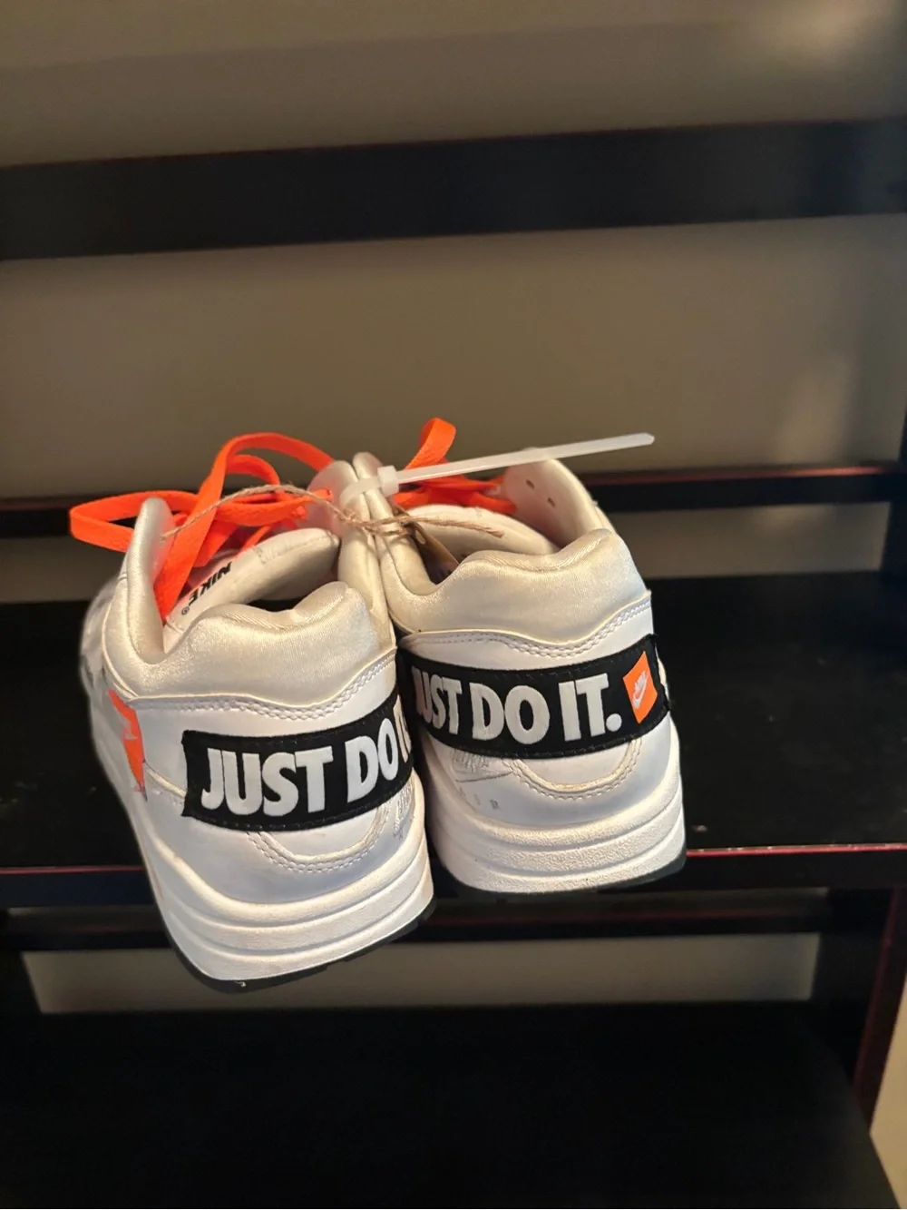 Nike sneakers white